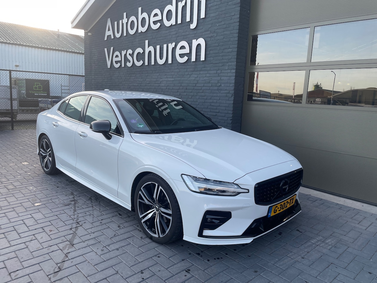 Volvo S60 - 2.0 T4 R-Design stoelverwarming trekhaak pilot assist word verwacht - AutoWereld.nl