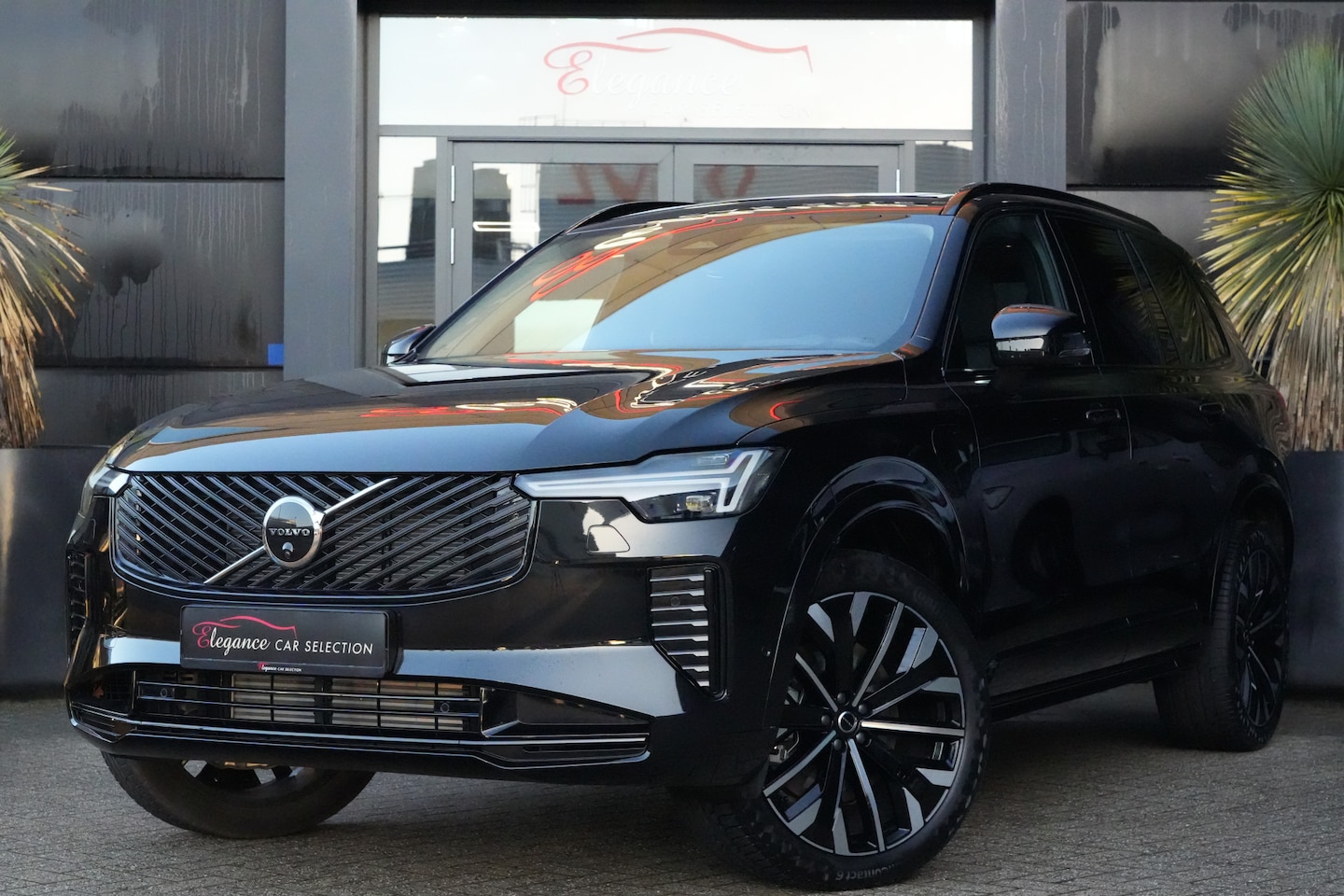 Volvo XC90 - 2.0 T8 Plug-in hybrid FACELIFT AWD Ultra Dark 455pk Panoramadak/HUD/360Camera - AutoWereld.nl