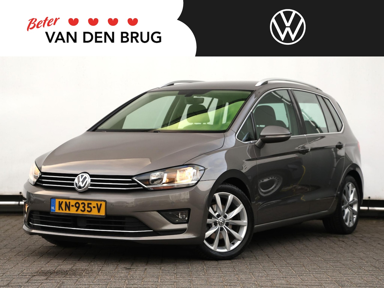 Volkswagen Golf Sportsvan - 1.4 TSI Connected Series 125 pk | Navigatie | Achteruitrijcamera | Trekhaak | 17" Dion | S - AutoWereld.nl
