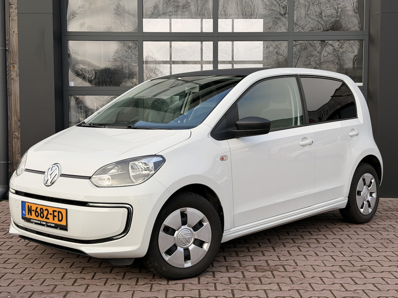 Volkswagen e-Up! - | Cruise | Stoelverwarming | Zwart dak |  LMV | Climatronic | - AutoWereld.nl