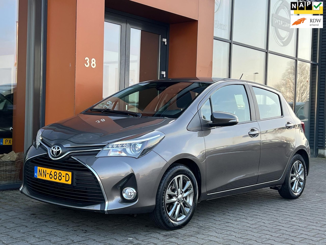 Toyota Yaris - 1.3 VVT-i automaat|Navi|Camera|Bluetooth|Clima - AutoWereld.nl