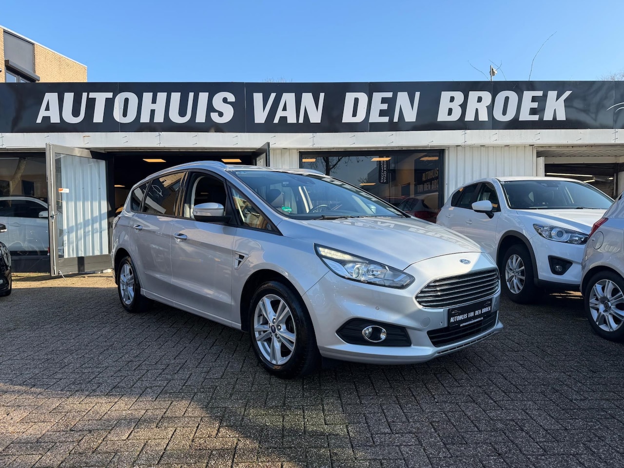 Ford S-Max - 1.5 Titanium 7Pers|Navi|Cruise|Camera|Carplay|Clima|Stoelverw|Elek Pakket|Nw Apk - AutoWereld.nl