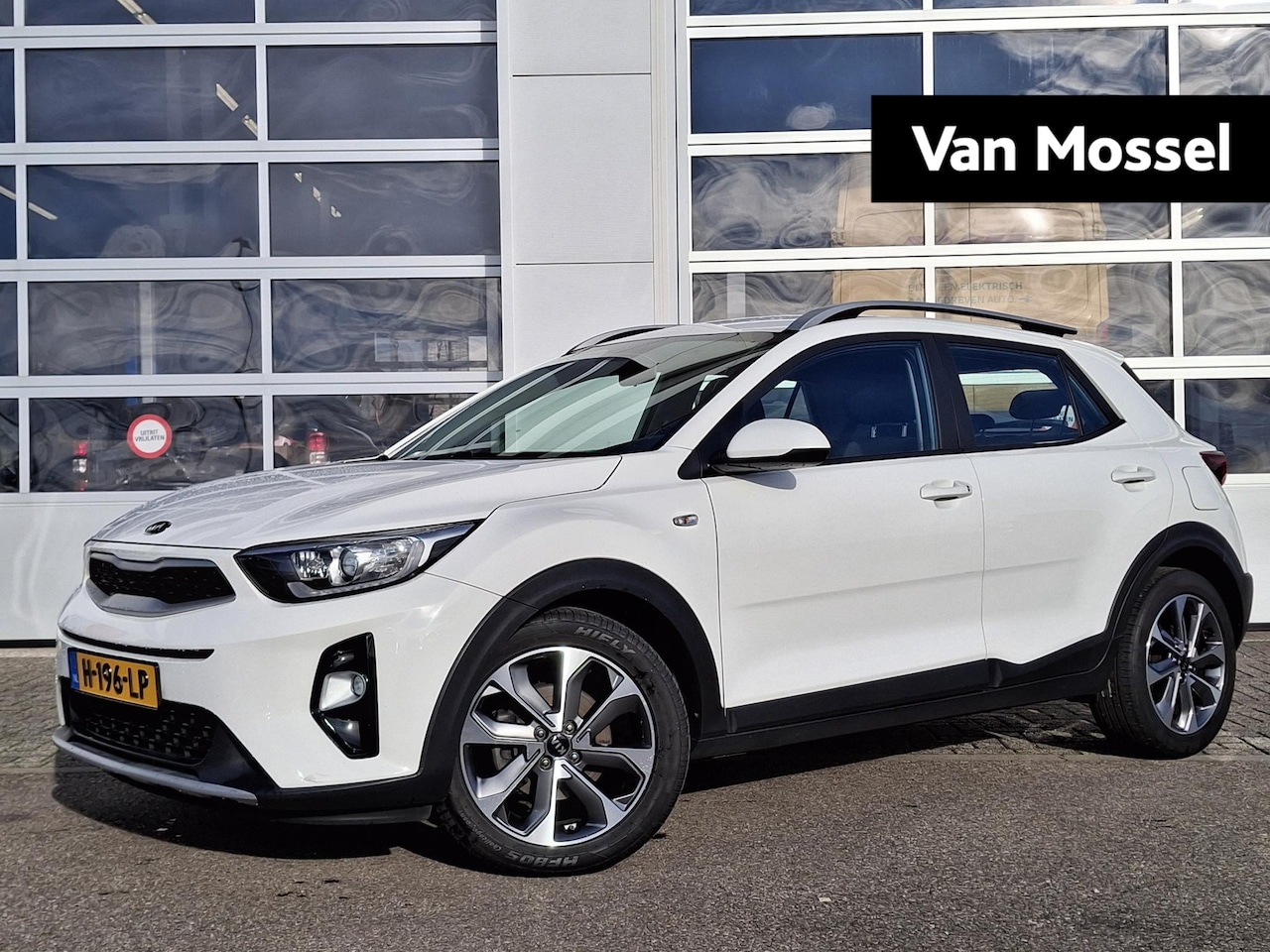 Kia Stonic - 1.0 T-GDi DynamicLine | Extra Velgen + Bandenset! | Trekhaak | Automatische Verlichting | - AutoWereld.nl