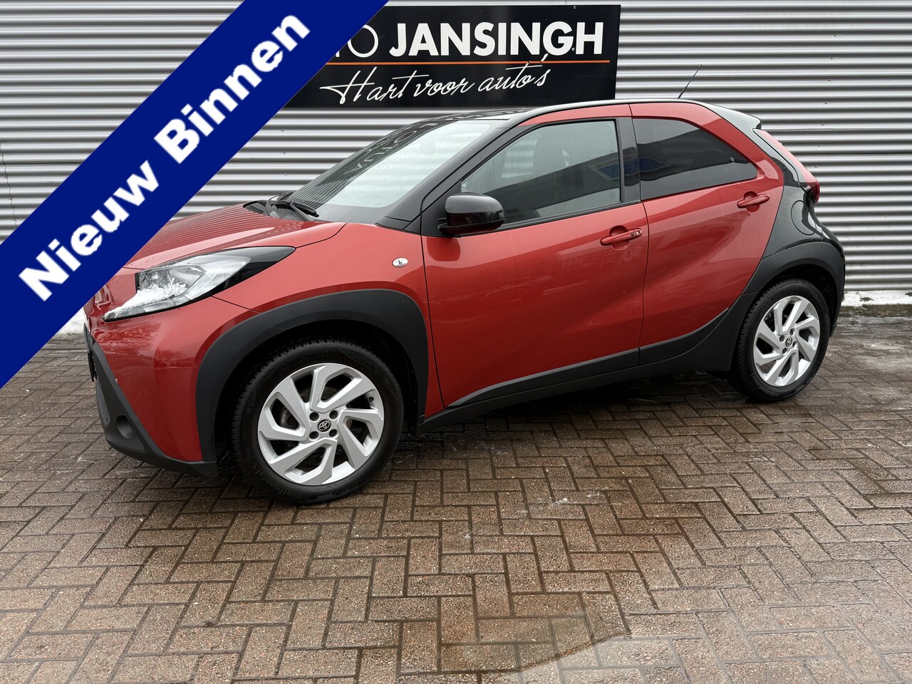 Toyota Aygo X - 1.0 VVT-i MT Envy met 15.515 km!!! | Clima | Two tone lak | LM Velgen | Camera | Keyless | - AutoWereld.nl