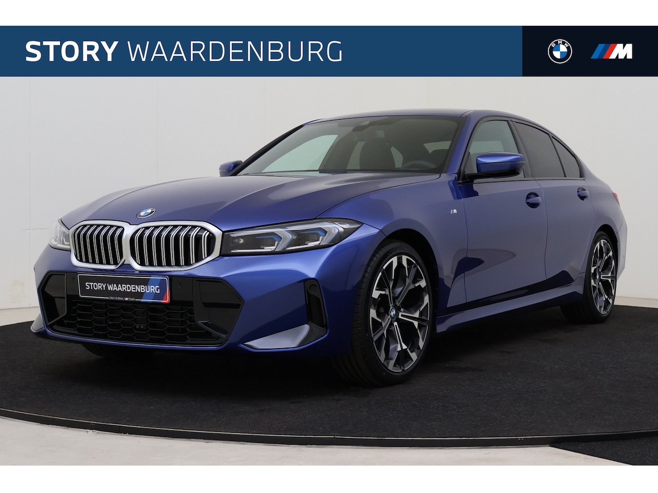 BMW 3-serie - 320i M Sport Automaat / Sportstoelen / Adaptieve LED / Achteruitrijcamera / M Sportonderst - AutoWereld.nl