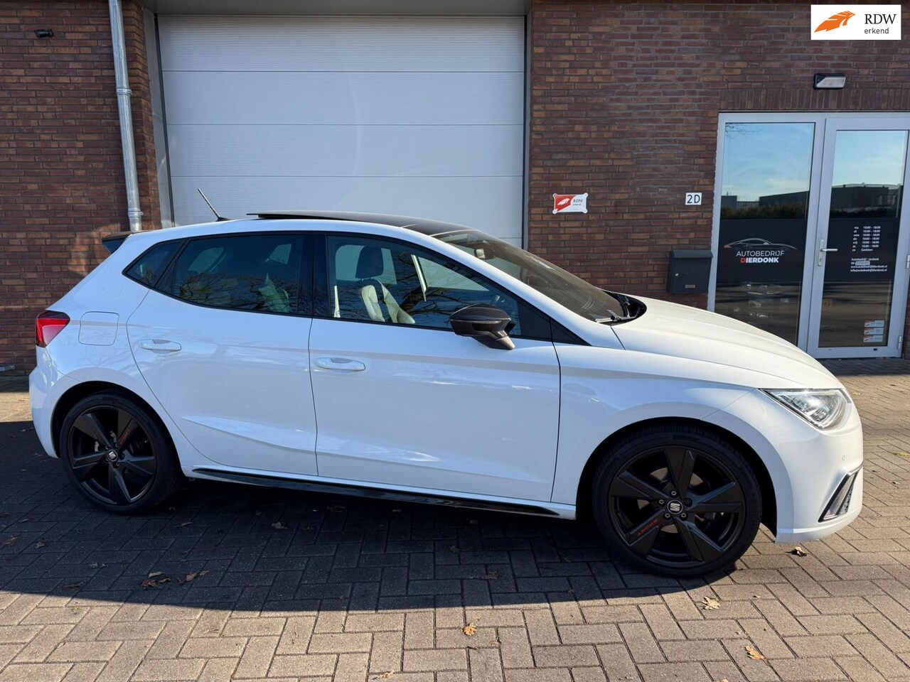 SEAT Ibiza - 1.0 EcoTSI FR|BLACK EDITION|PANO|NAVI|KEYLESS - AutoWereld.nl