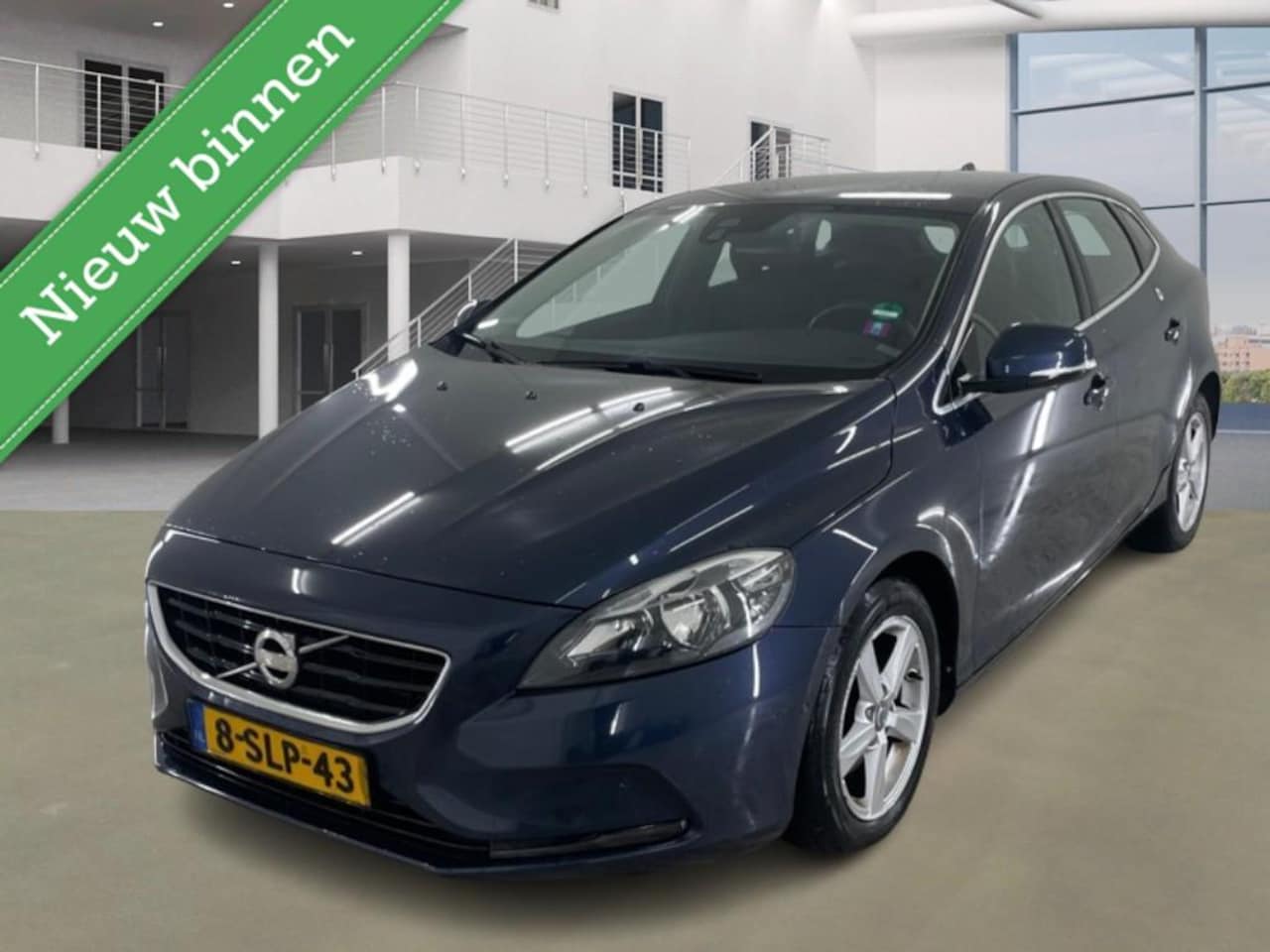 Volvo V40 - 1.6 D2 Momentum AIRCO CRUISE PSENSOR NAVI TREKHAAK - AutoWereld.nl
