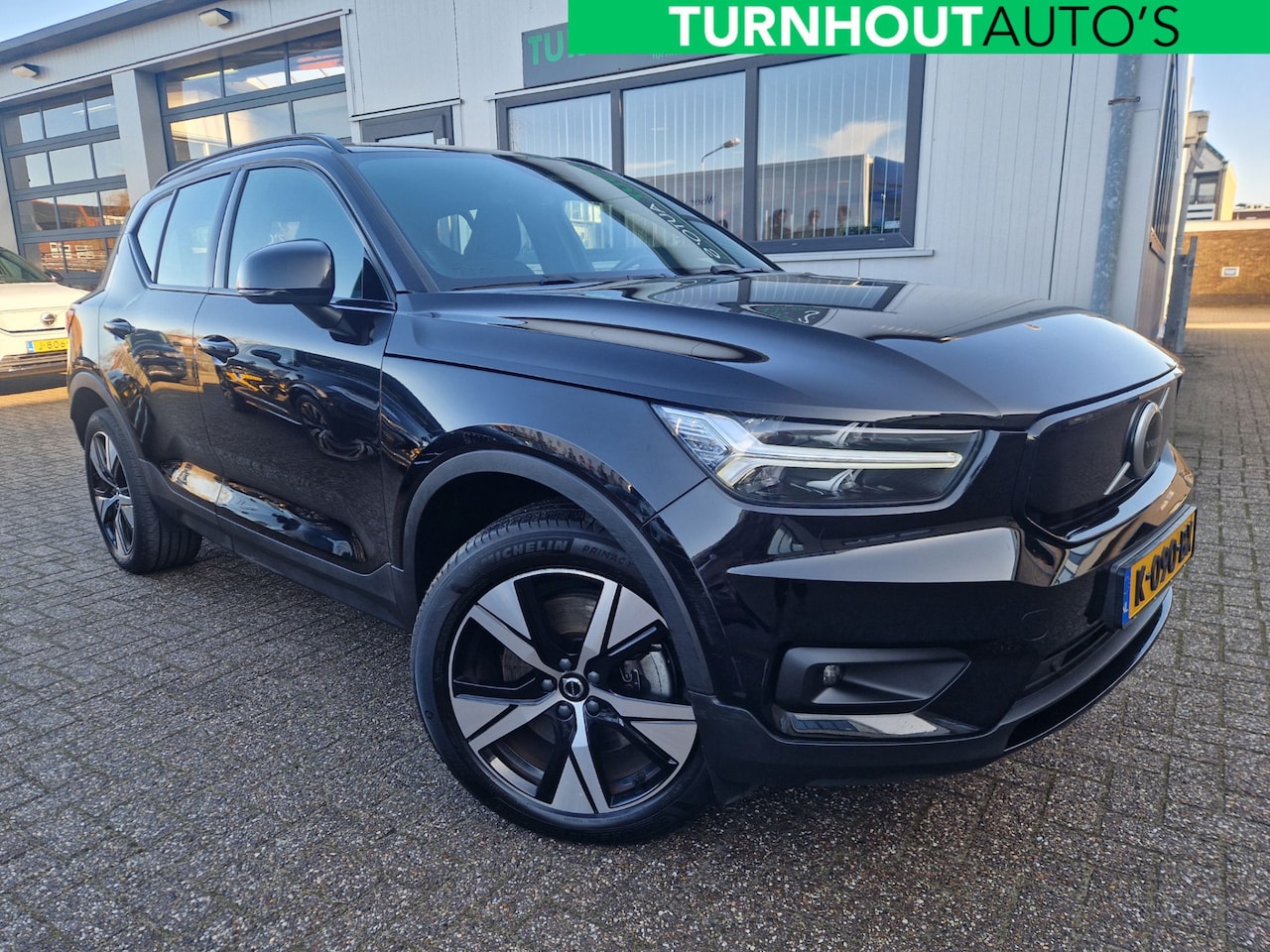 Volvo XC40 - Recharge P8 AWD R-Design 75.520 KM NL AUTO! Trekhaak el. - AutoWereld.nl