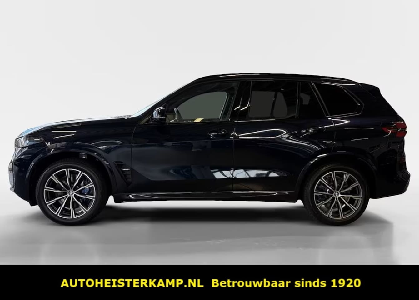 BMW X5 - M60i xDrive M Sport 530 PK V8 ACC HEAD-UP PANORAMADAK STOELKOELING MASSAGE LUCHTVERING TRE - AutoWereld.nl