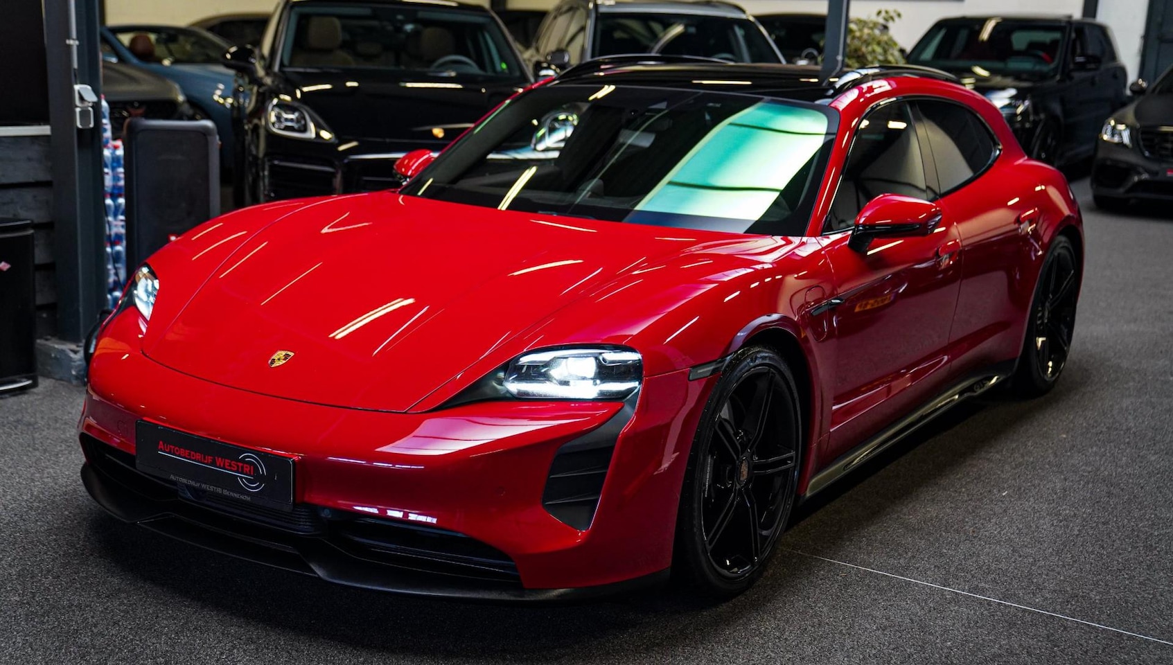 Porsche Taycan Sport Turismo - GTS 93 kWh | Luchtvering / LIFT | Bose surround sound | Panorama | Luxe Leder / Alcantara - AutoWereld.nl