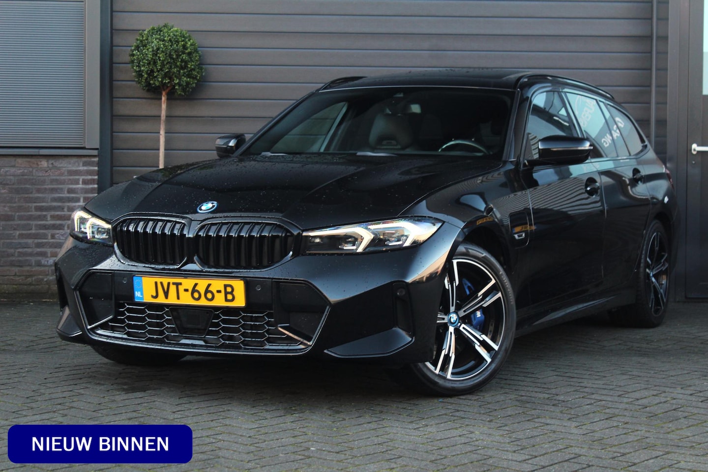 BMW 3-serie Touring - 330e | Panoramadak | M Schaalstoelen | H+K | HUD | Adaptieve cruise Control | LED | 19 Inc - AutoWereld.nl