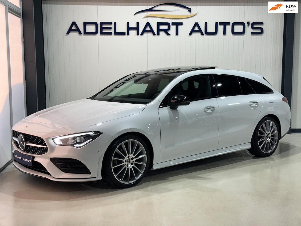 Mercedes-Benz CLA-klasse Shooting Brake - 200 AMG Line Automaat / Panorama dak / Lederen interieur / Elektrische stoelen / etc. - AutoWereld.nl