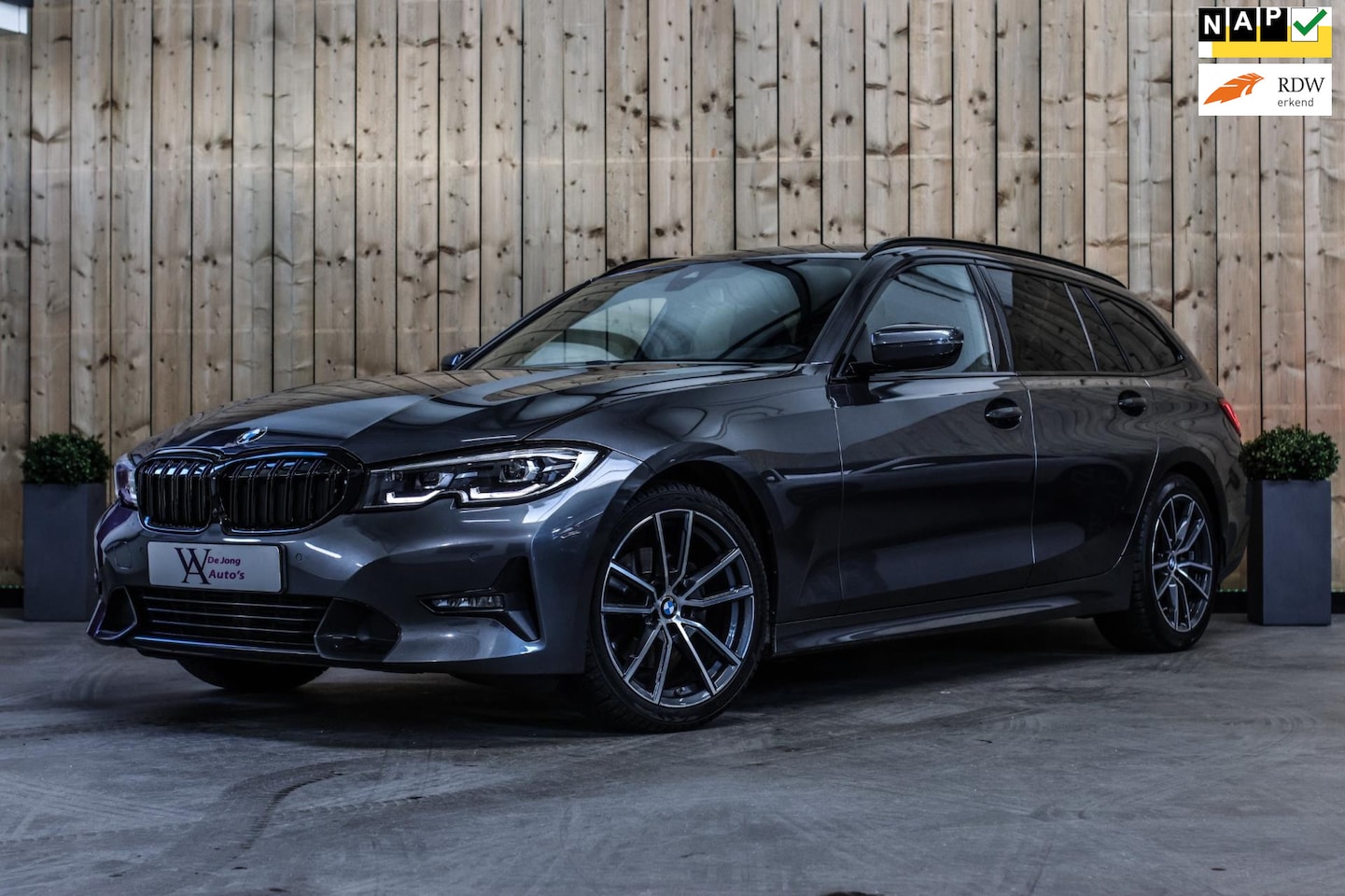 BMW 3-serie Touring - 320i High Executive *Stuurverwarming*Leder*Trekhaak* - AutoWereld.nl