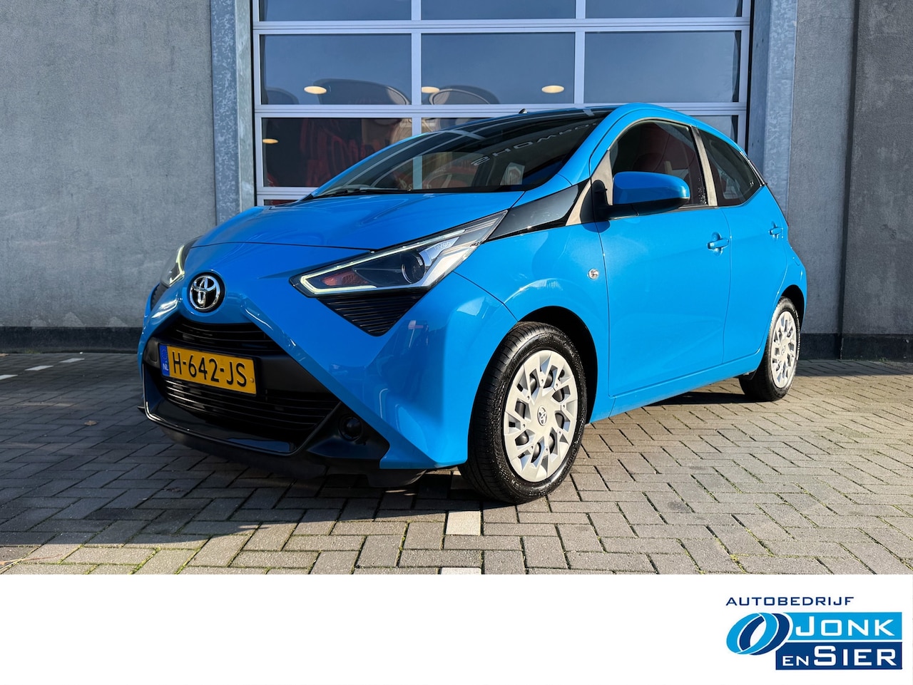 Toyota Aygo - 1.0 VVT-i x-play|Airco|Camera|Apple Carplay/Android Auto|Rijklaarprijs! - AutoWereld.nl