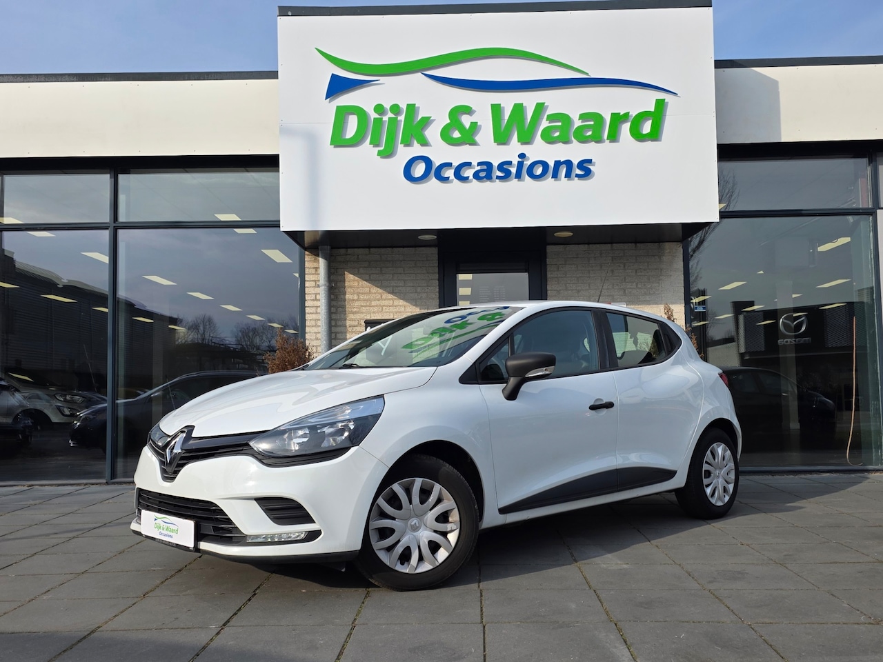 Renault Clio - 1.2 TCe Intens – Airco – Cruise – Lage km (92.140) – Luxe uitvoering – - AutoWereld.nl