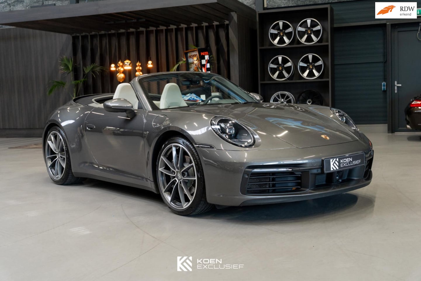 Porsche 911 Cabrio - 992 3.0 Carrera 4 (2020) Sport Chrono, Sportuitlaat, Bi-color leder, Lane Assist, adaptive - AutoWereld.nl
