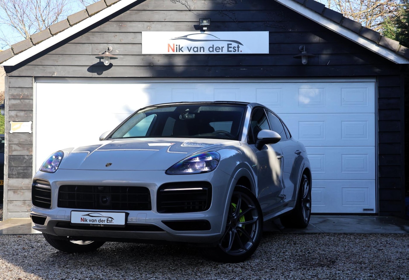 Porsche Cayenne Coupé - 3.0 E-Hybrid-Lightweight-Sportuitlaat-Luchtvering-Carbon - AutoWereld.nl