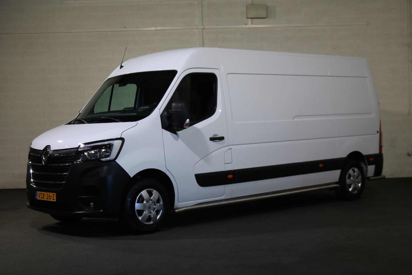 Renault Master - 2.3 dCi 135pk L3 H2 Work Edition - AutoWereld.nl