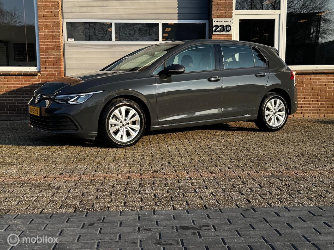 Volkswagen Golf - 1.5 TSI Life AIRCO/SFEER/MF-STUUR/CARPLAY - AutoWereld.nl