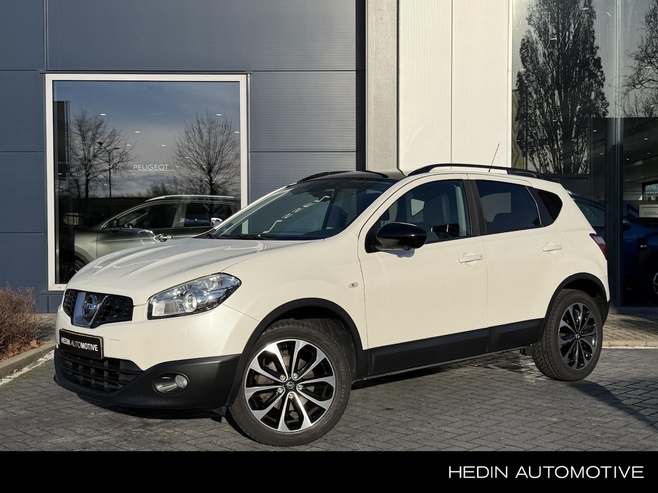 Nissan Qashqai - 1.6 360 117 PK | Pano | trekhaak | Cruise - AutoWereld.nl