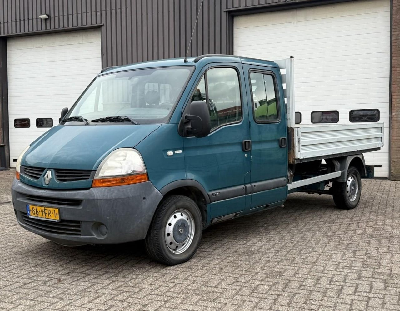 Renault Master - T35 2.5 dCi / 7 zitplaatsen 7 seats / Handbak Manual / Open laadbak / NL - AutoWereld.nl