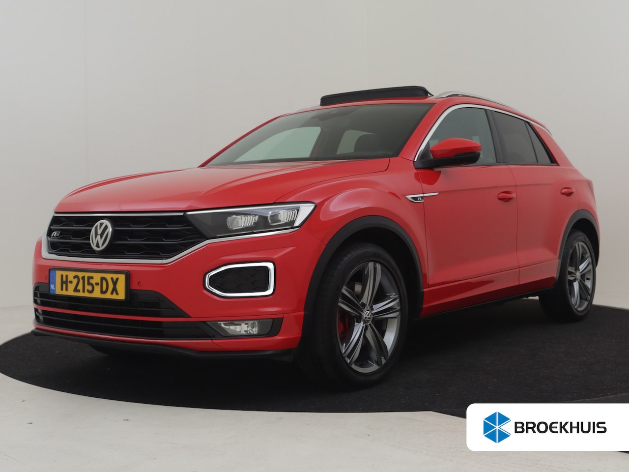 Volkswagen T-Roc - 1.5 TSI Sport Business R 150pk DSG/AUTO | Dodehoekdetectie | Panorama dak | Camera achter - AutoWereld.nl