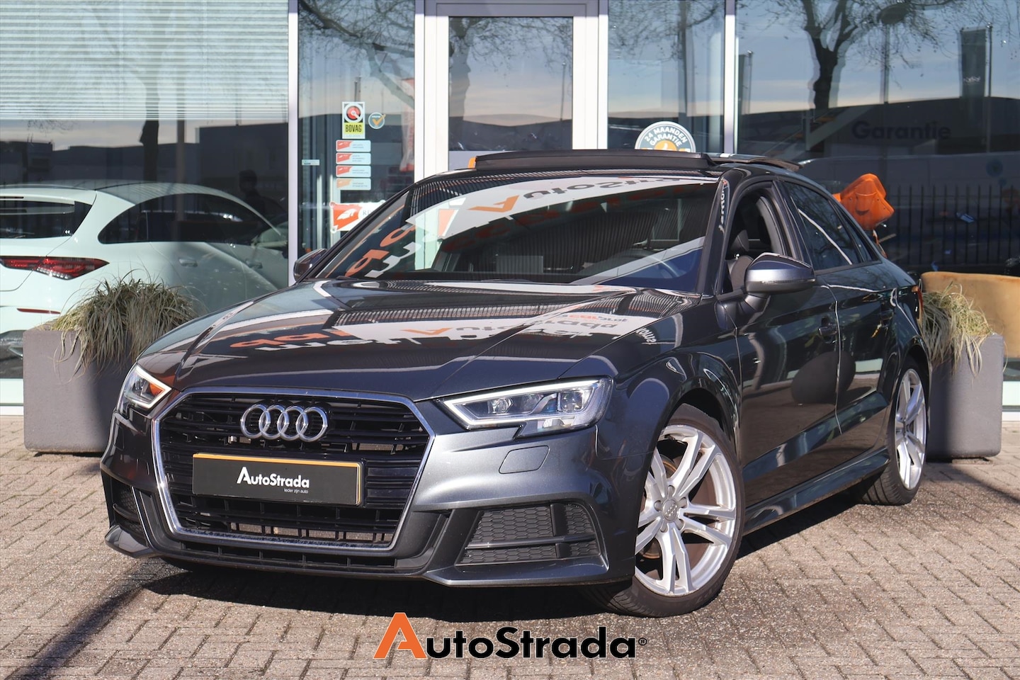 Audi A3 Limousine - 35 S-Line TFSI 150pk | Virtual | Cruise | Pano | Stoelverwarming | LED | Climate | Carplay - AutoWereld.nl