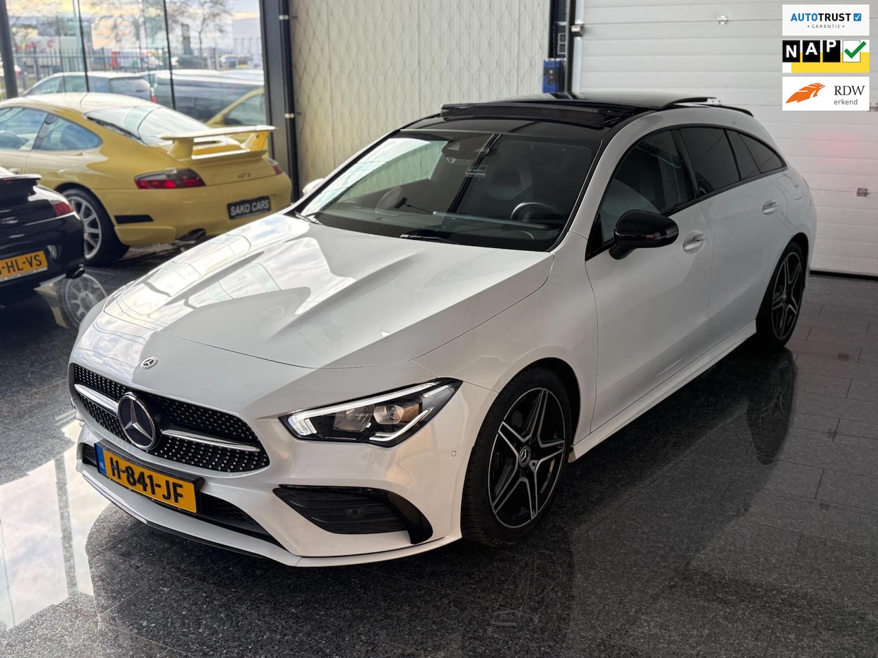 Mercedes-Benz CLA-klasse Shooting Brake - 180 Business Solution AMG 2020 Pano Wit - AutoWereld.nl