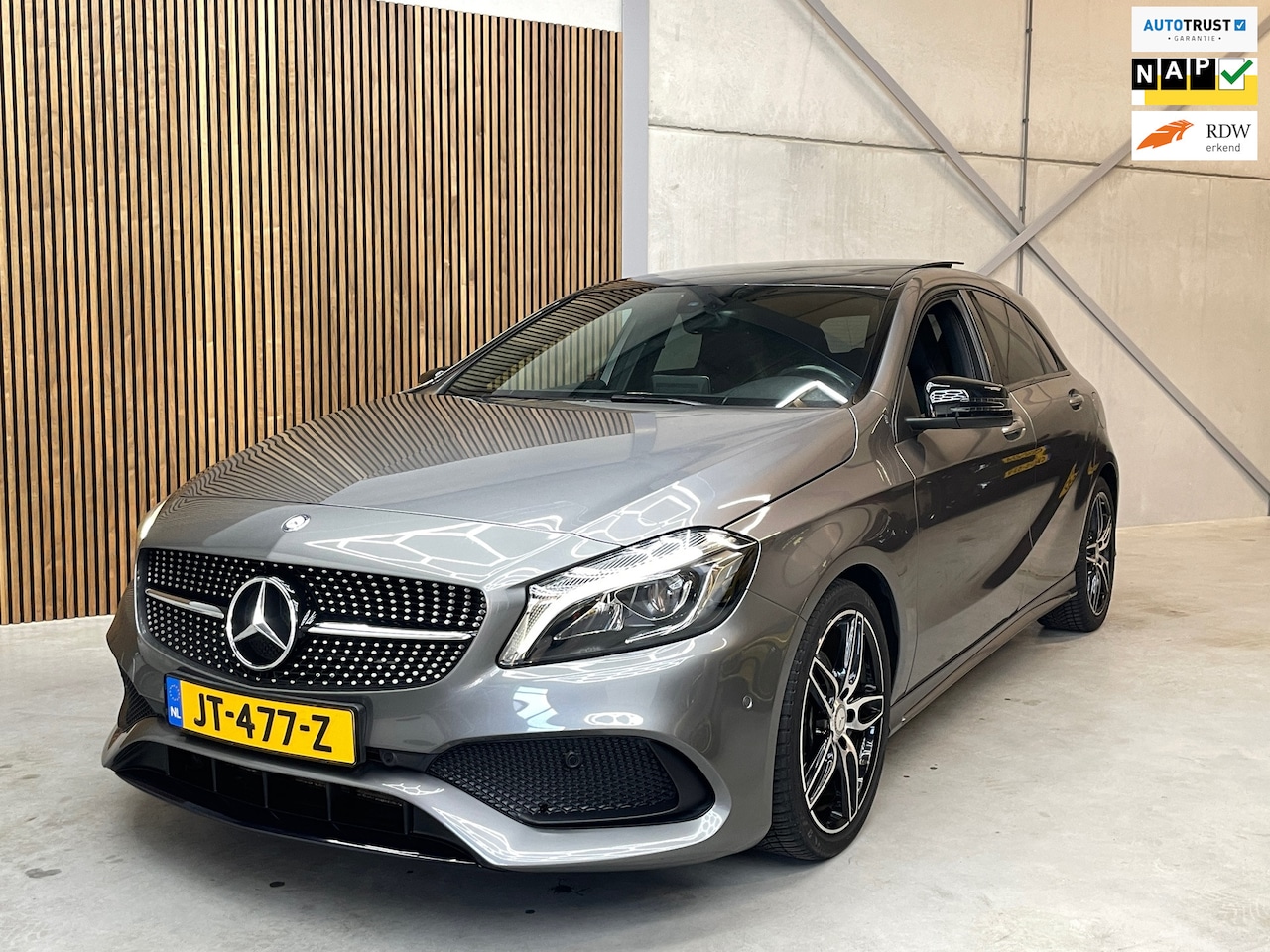 Mercedes-Benz A-klasse - 180 Ambition AMG-Line | PANORAMADAK | LED | CAMERA | - AutoWereld.nl