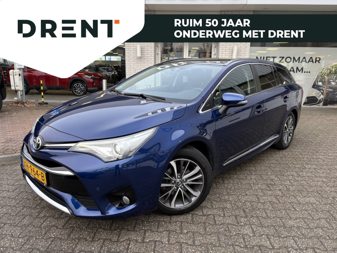Toyota Avensis Touring Sports - 1.8 VVT-i SkyView Edition | Pano | Trekhaak | Sensoren v/a | Led - AutoWereld.nl