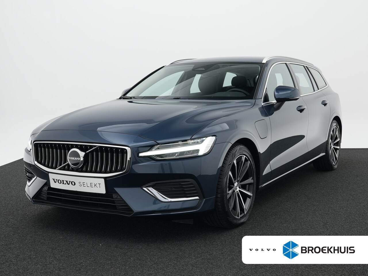 Volvo V60 - T6 Recharge AWD Essential Bright | Leder | Trekhaak | BLIS | Adaptive Cruise | Pilot Assis - AutoWereld.nl