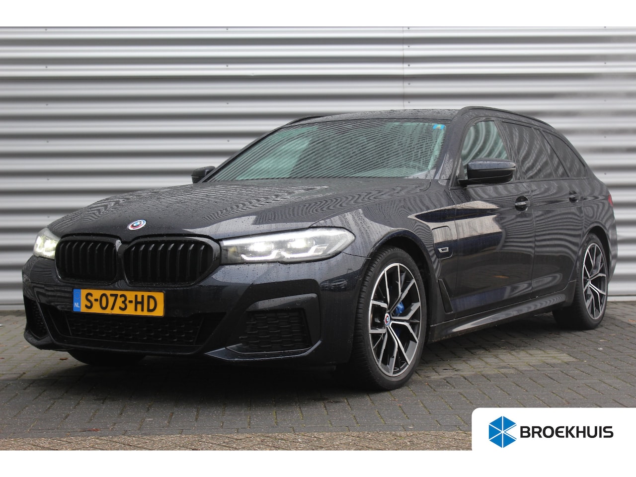BMW 5-serie Touring - 530e 292PK BUSINESS EDITION PLUS M-SPORT AUTOMAAT / NAVI / LEDER / FULL-LED / CLIMA / PDC - AutoWereld.nl