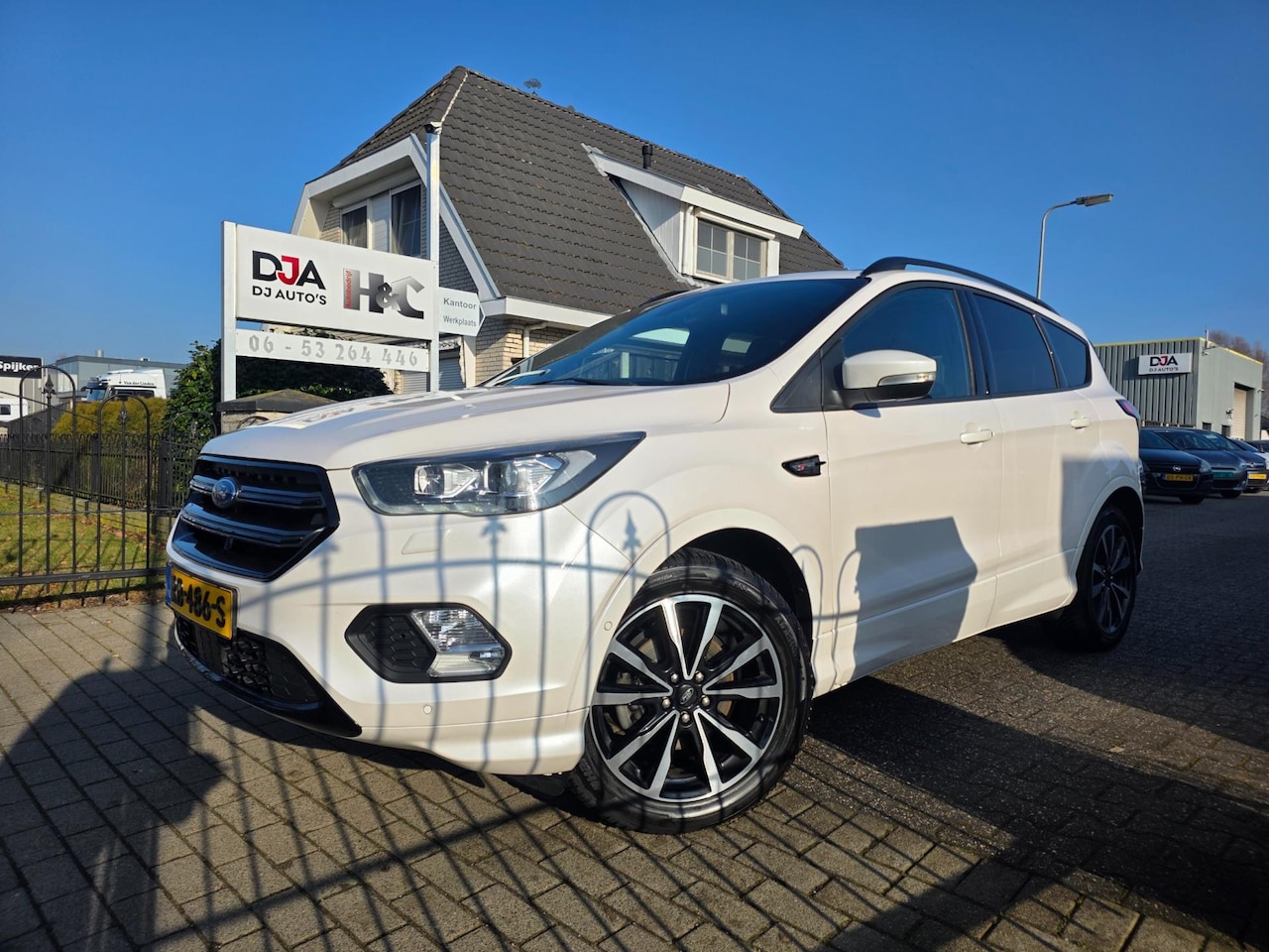 Ford Kuga - 1.5 EcoBoost ST Line met Trekhaak - AutoWereld.nl