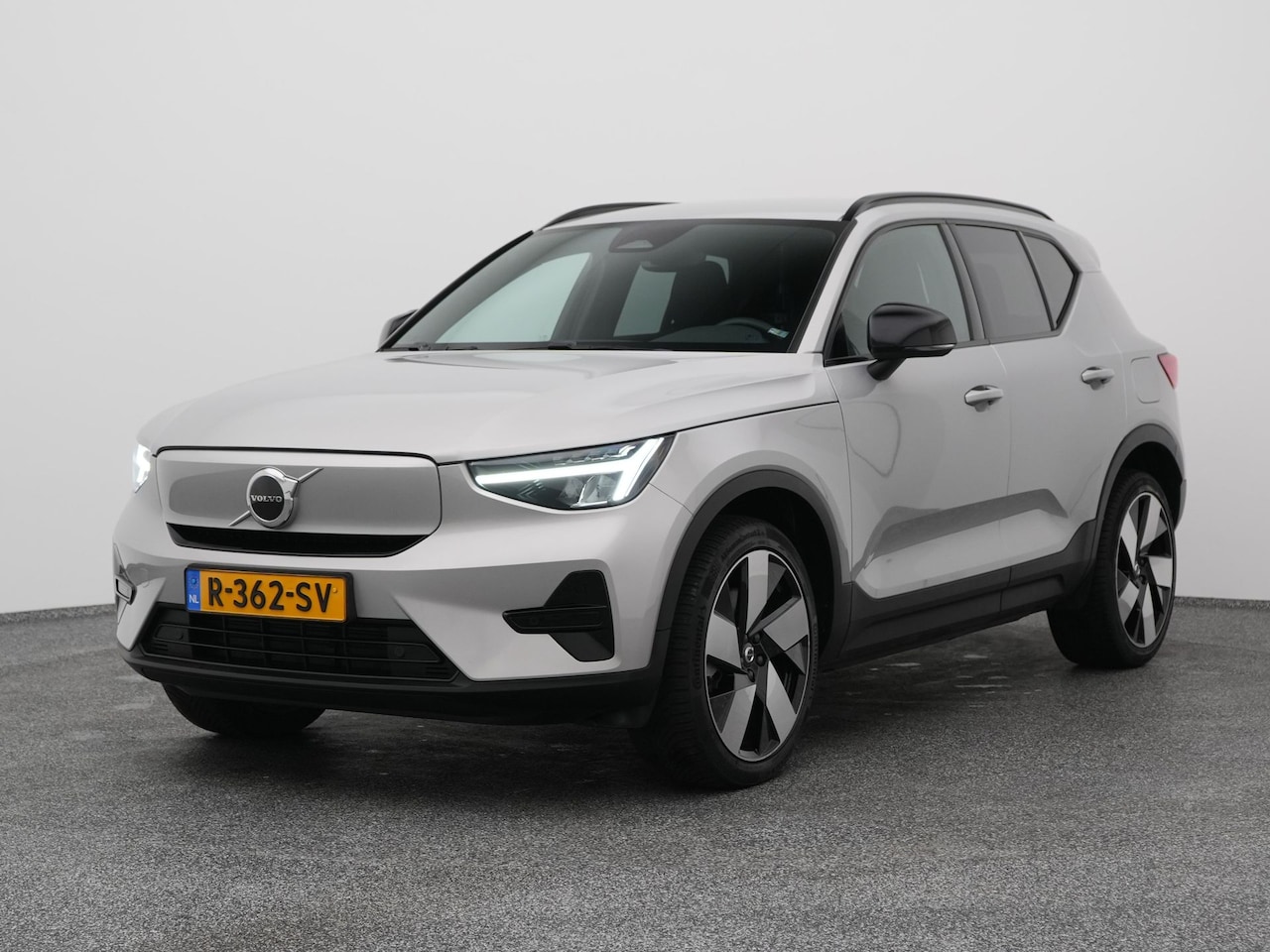 Volvo XC40 - Recharge Plus 70 kWh | CAMERA | ADAPTIVE | KEYLESS | STOEL- EN STUURVERW. - AutoWereld.nl