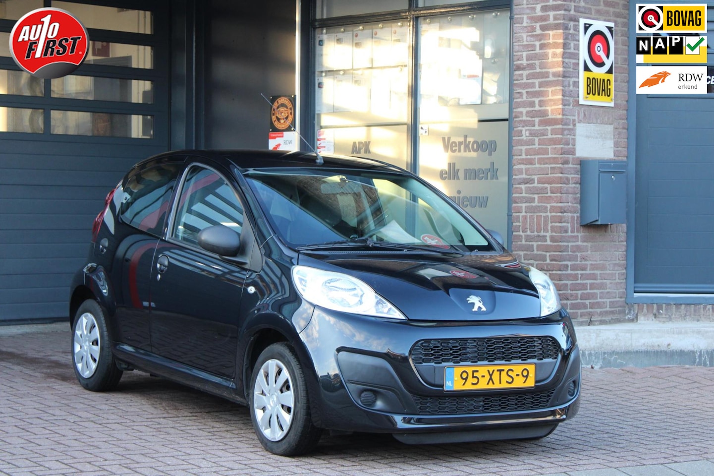Peugeot 107 - 1.0 Access Accent // Airco // NAP // Lage km stand // Dealer onderhouden - AutoWereld.nl