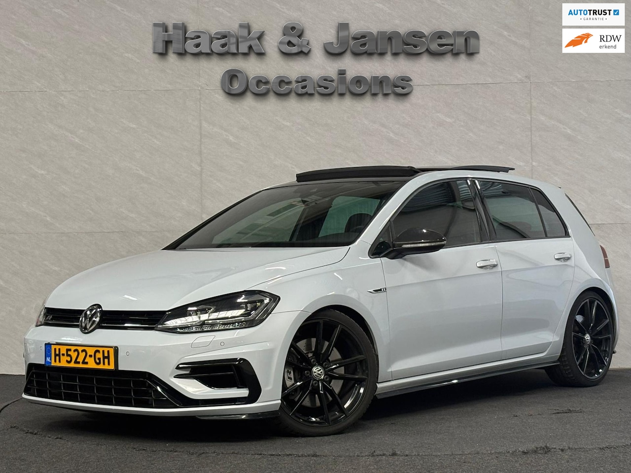 Volkswagen Golf - 2.0 TSI 4Motion R - Akrapovic - Panoramadak - Stoelverwaming - AutoWereld.nl