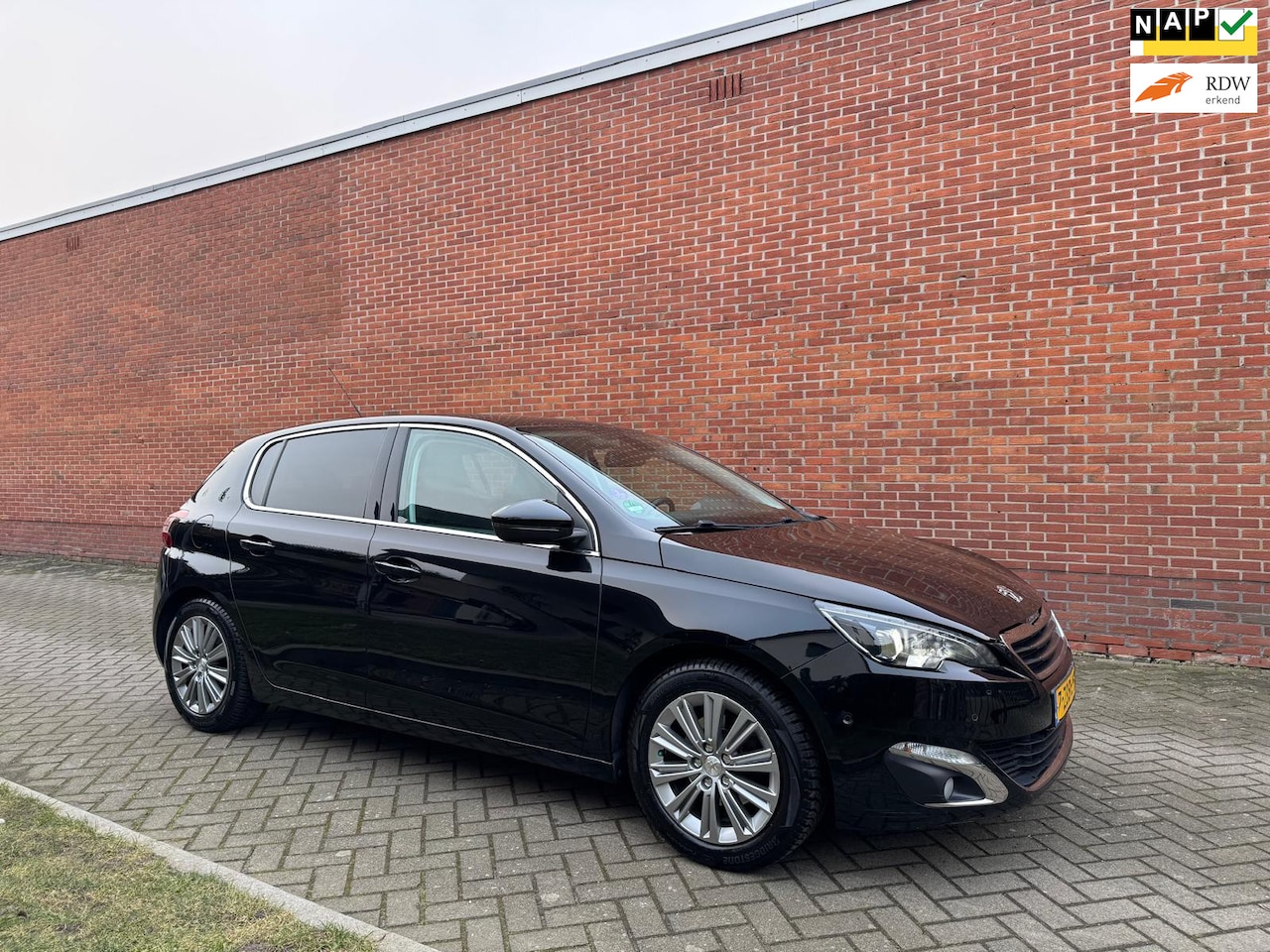 Peugeot 308 - 1.2 PureTech Allure Navi Cruise Pano Clima Led - AutoWereld.nl
