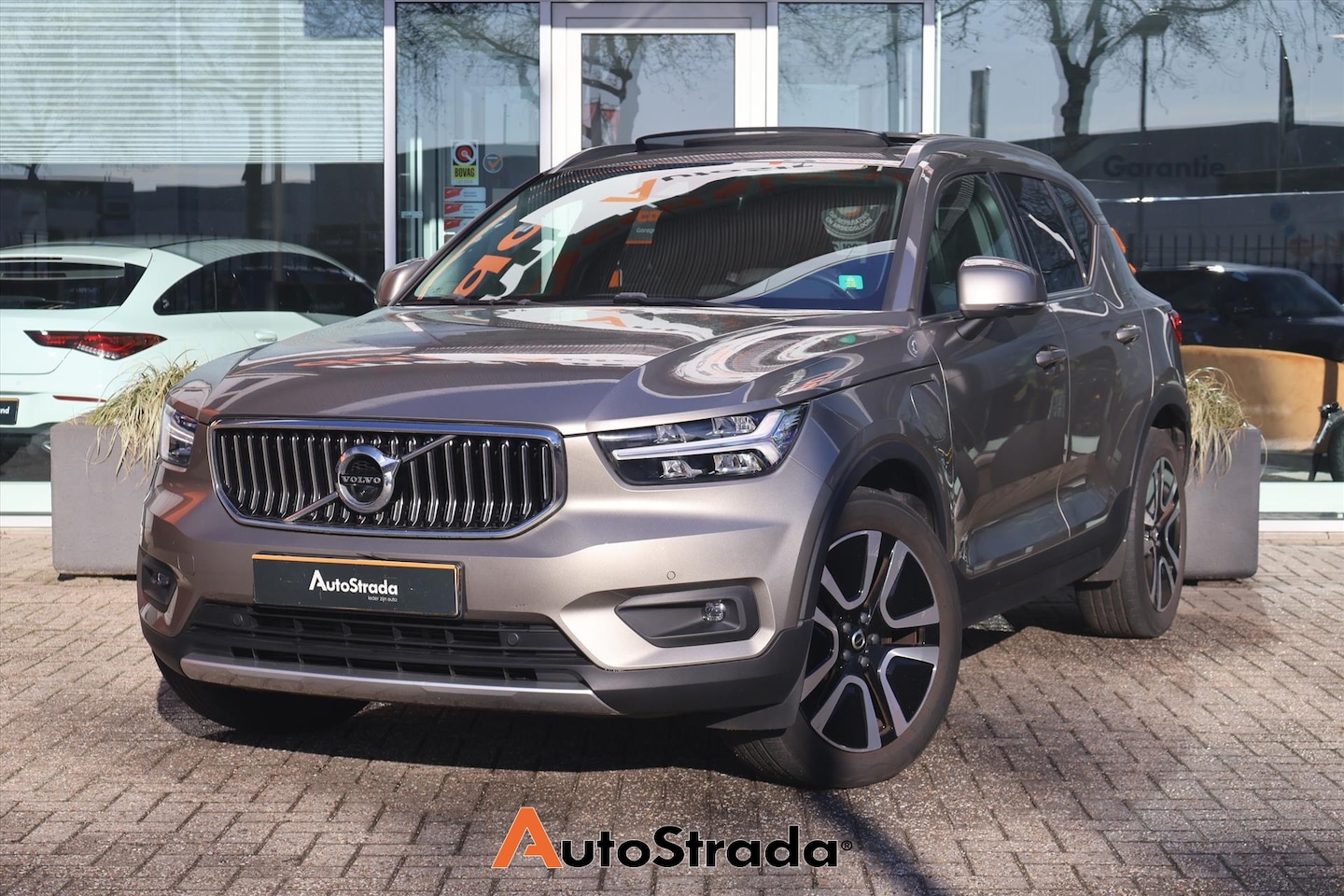 Volvo XC40 - T5 Inscription Twin Engine 262pk | Stoelverwarming | Virtual | 360 Camera | Pano | Keyless - AutoWereld.nl