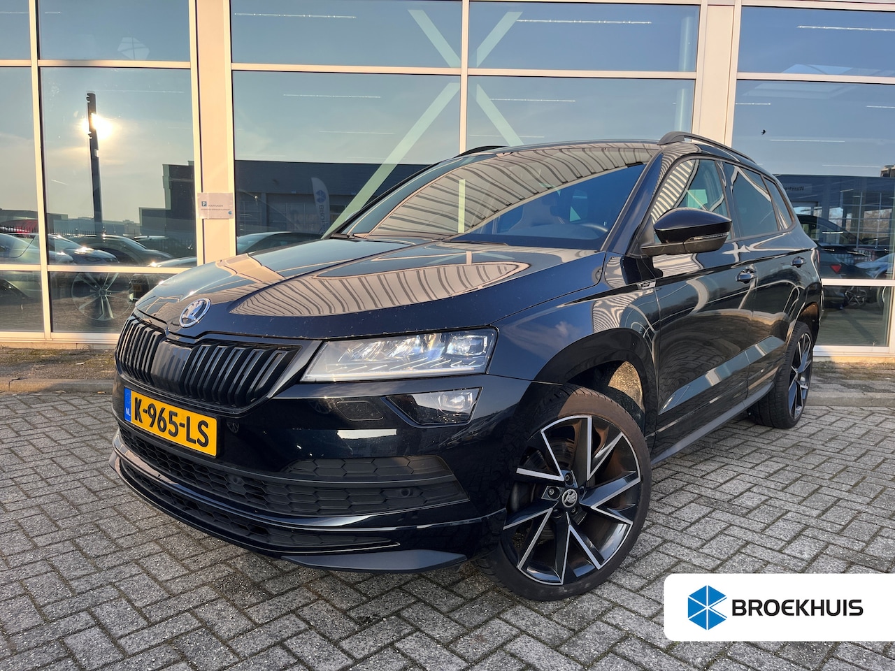 Skoda Karoq - 1.5 TSI ACT Sportline Business 150pk DSG/AUTO | Achteruitrijcamera | Navigatie | Cruise co - AutoWereld.nl