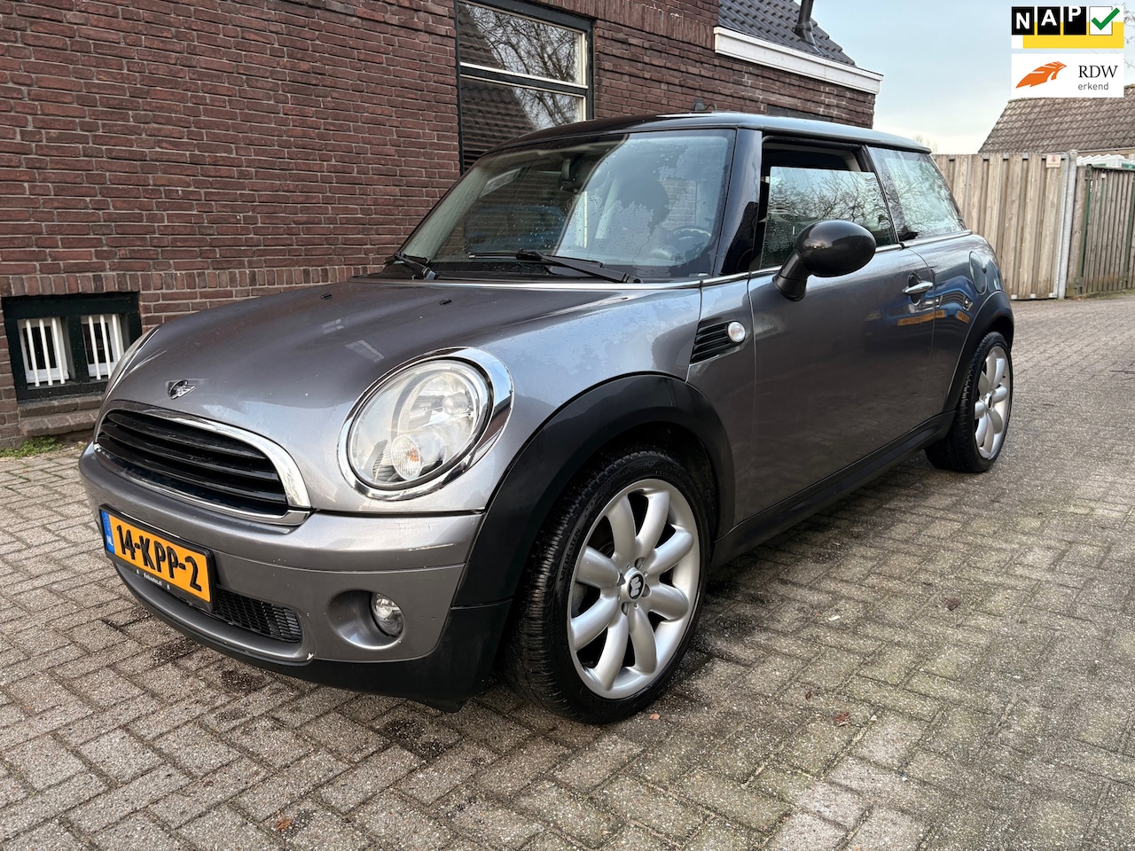 MINI One - Mini 1.4 Anniversary MK II - panorama dak - airco - cruise control - AutoWereld.nl