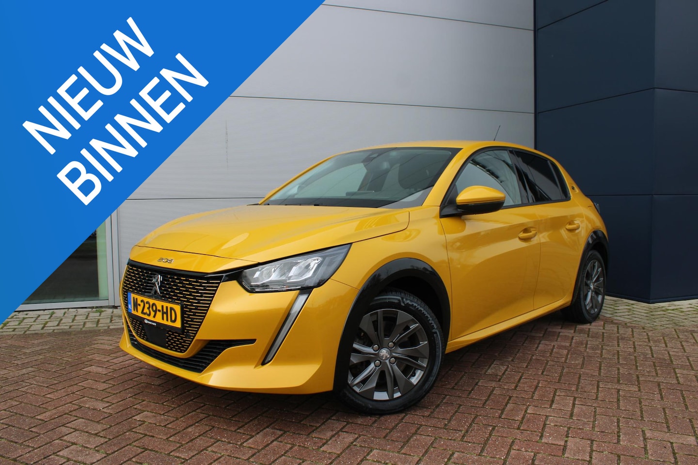 Peugeot e-208 - EV Allure Pack 50 kWh Airco Adapt.Cruise Navi Camera Carplay Dealer onderhouden - AutoWereld.nl