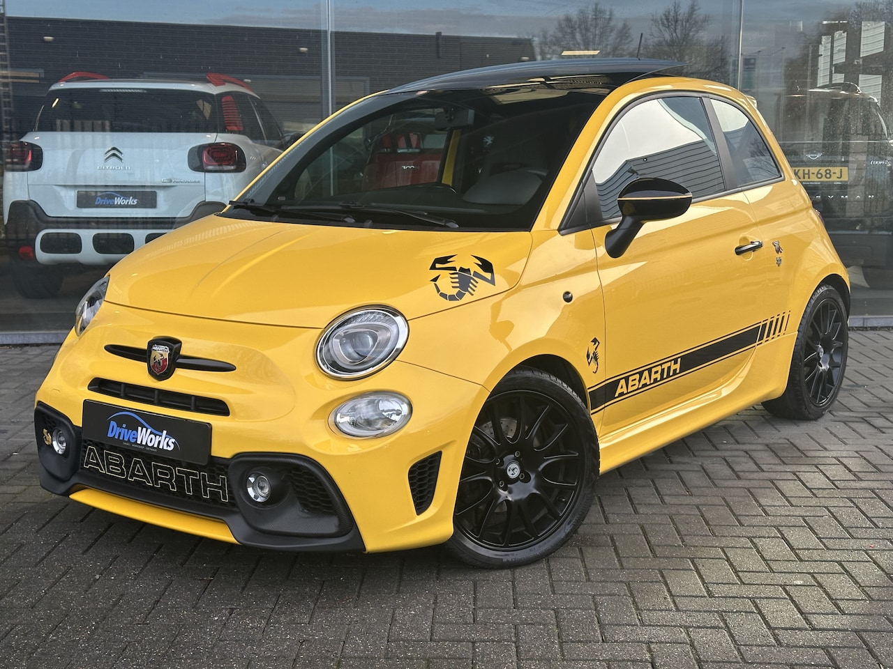Abarth 595 - 1.4 T-Jet Abarth PISTA | SABELT | Panorama | BEATS | Carplay | Interesse in een bezichtigi - AutoWereld.nl