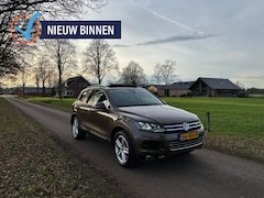 Volkswagen Touareg - 3.0 TSI Hybrid Highline | Panoramadak | Adaptieve Cruise | Elekt