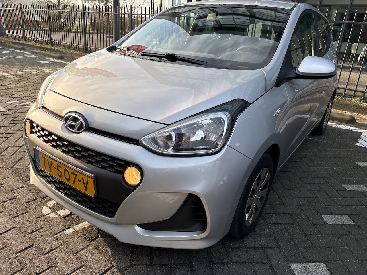 Hyundai i10 - 1.0i 66pk Comfort | Airco | Navigatie | Carplay | Boordcomputer | Cruise controle | Bestuu - AutoWereld.nl