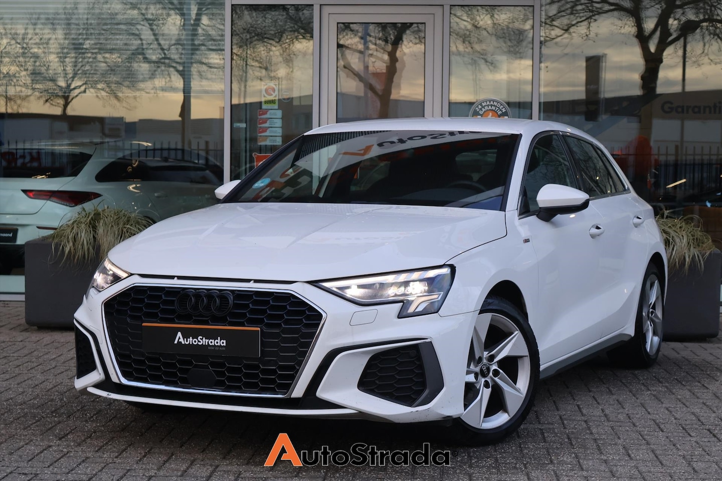 Audi A3 Sportback - 35 S-Line TFSI 150pk | Climate | Adaptive | Carplay | Keyless | Navigatie | Virtual | LED - AutoWereld.nl