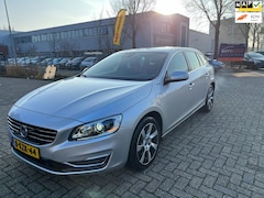 Volvo V60 - 2.4 D6 AWD Plug-In Hybrid Summum - LEDER - LUXE