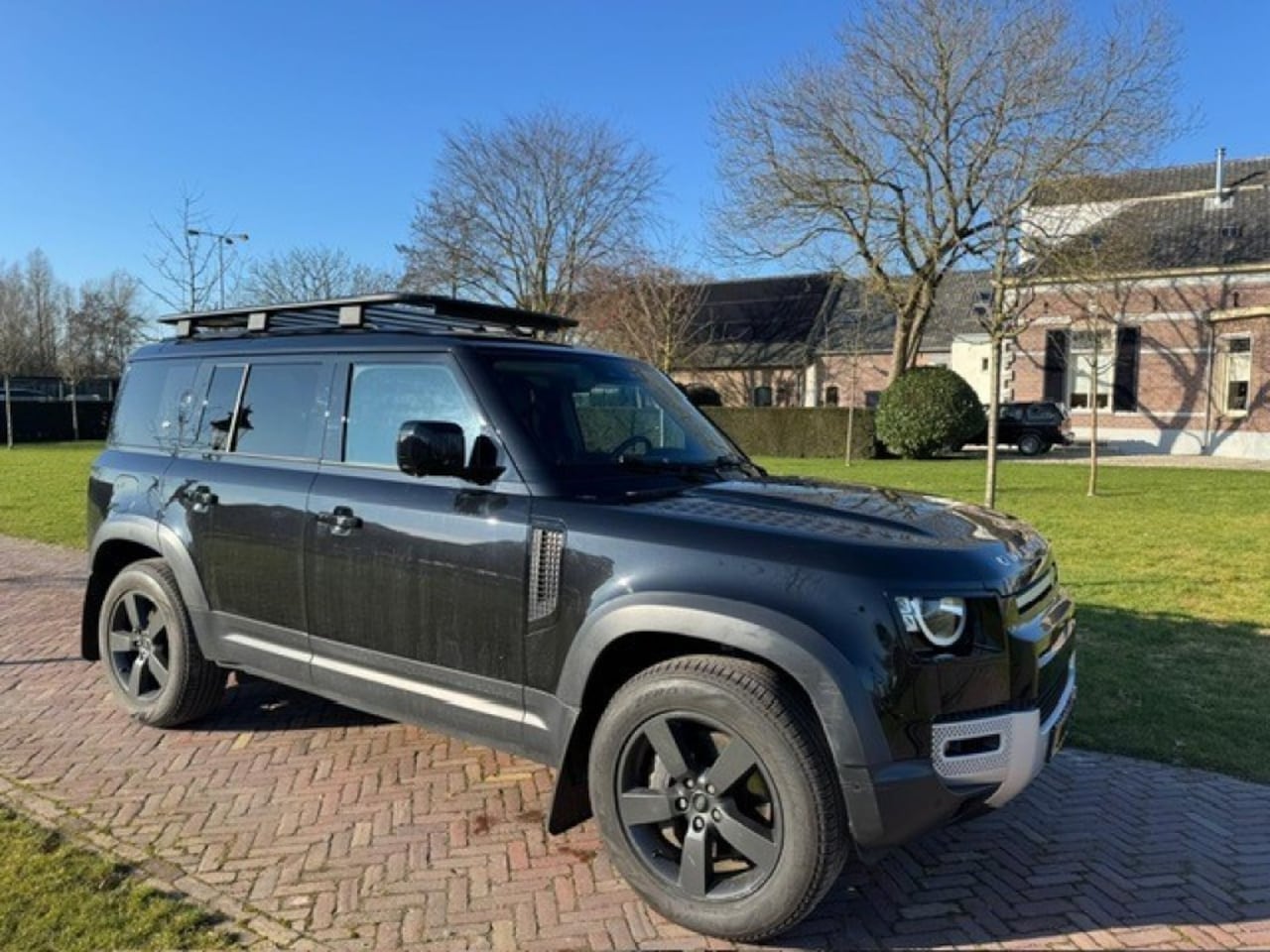 Land Rover Defender - P400e 404pk AWD Aut 2021 Santorini Black Luchtvering dealeronderhouden - AutoWereld.nl