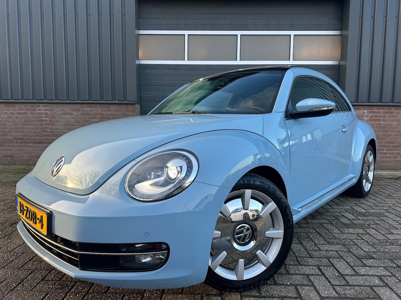 Volkswagen Beetle - 1.4 TSI 161PK Design / Schuifdak / Xenon / Ketting vervangen 2024 - AutoWereld.nl