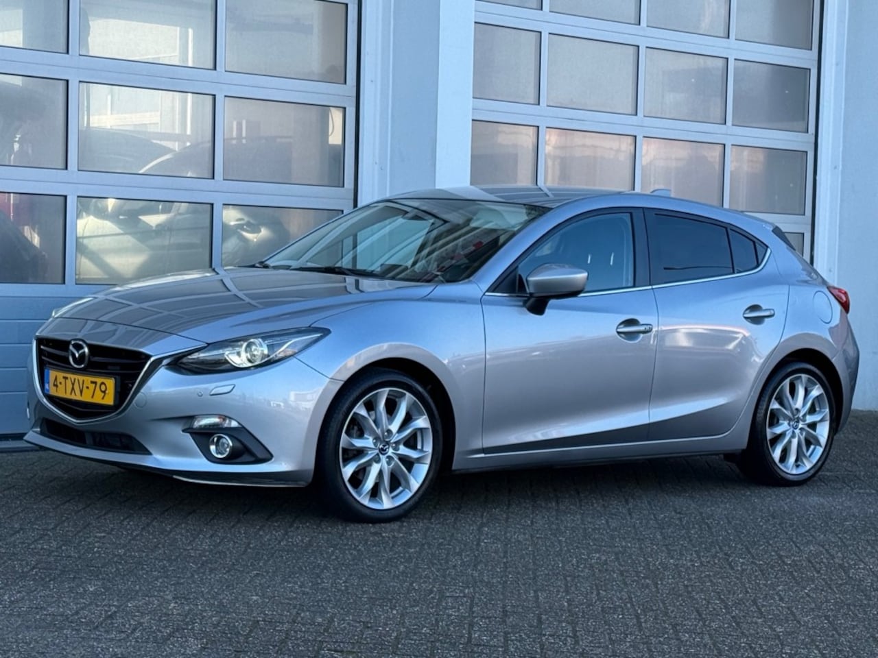 Mazda 3 - 2.0 GT-M 120PK Navi Head-up Trekhaak Leer - AutoWereld.nl