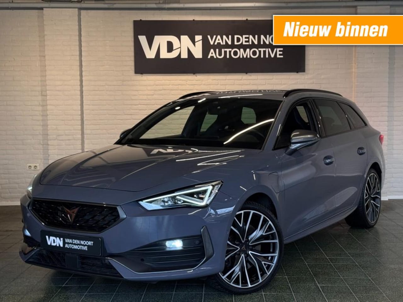 CUPRA Leon Sportstourer - 1.4 e-HYBRID 245pk Bucket Seats Winterpakket Camera 19'' - AutoWereld.nl